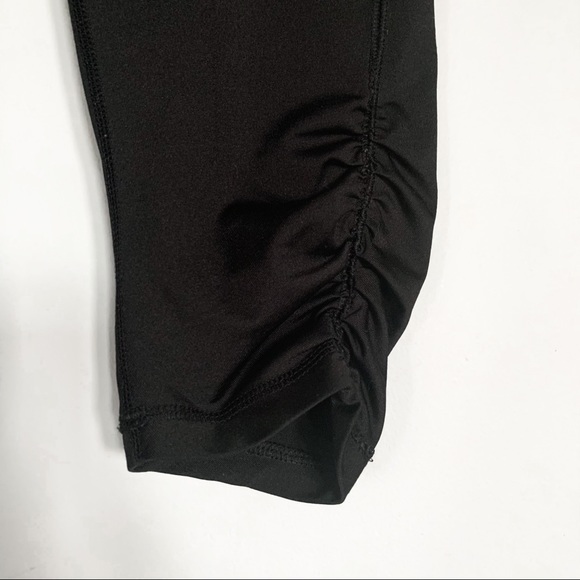 Old Navy • Active Capri Leggings - Picture 2 of 5